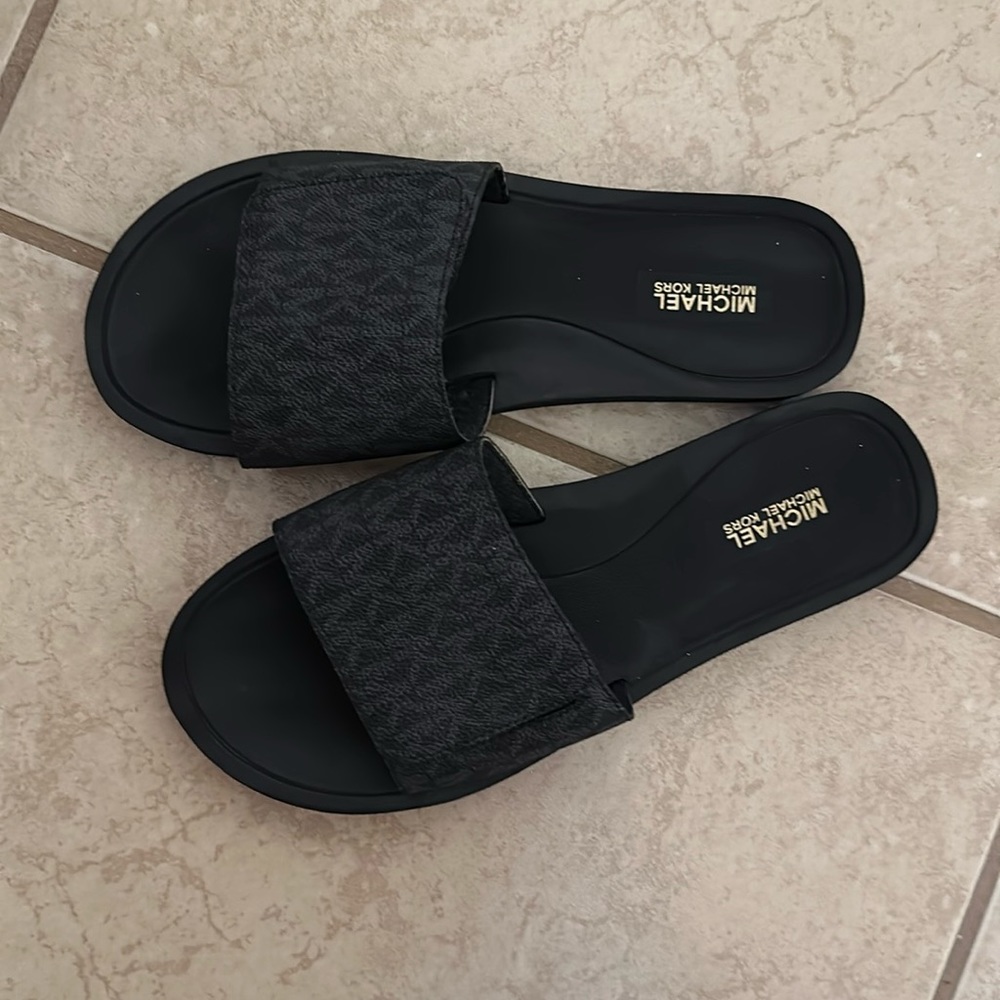 Michael Kors leather Patton cushioned , heel flip-flops.